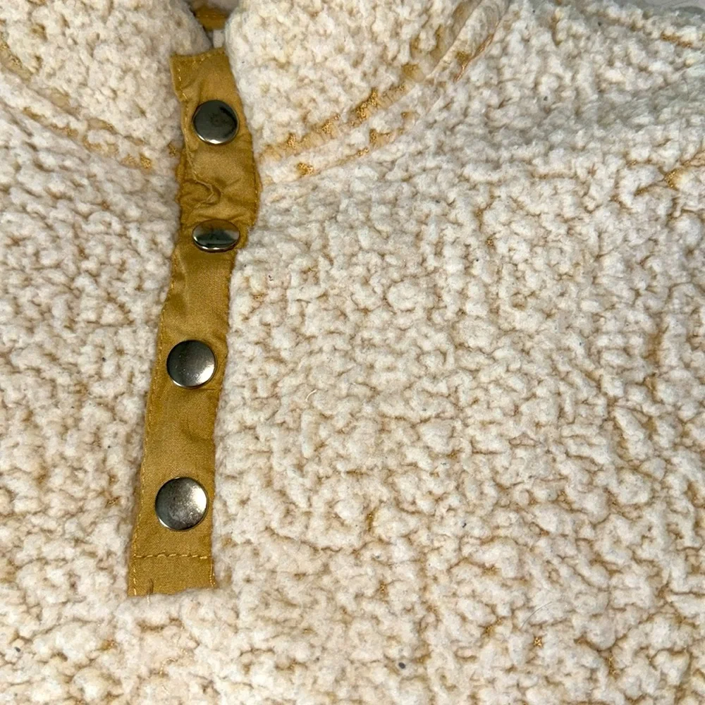 EUC Girls Sherpa Soft Pullover Sweater Tan L 10/12 Pockets Button Stretchy